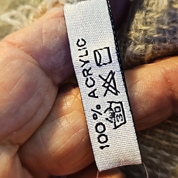 Riah Fashion large square scarf. New with tags. Gray plaid. - Picture 6 of 8